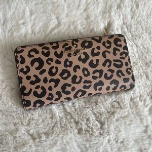 NWT Kate Spade Darcy Graphic Large Slim Bifold Wallet Cheetah Print